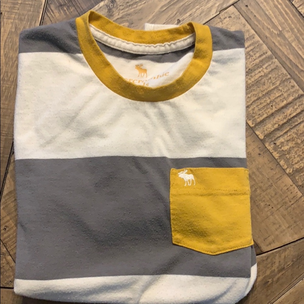Grey and yellow t shirt